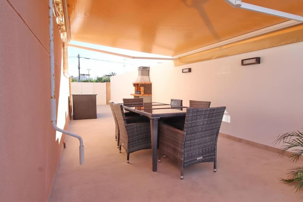 Vila Casa Olivia With Pool Heating Fee Torrevieja Exteriér fotografie